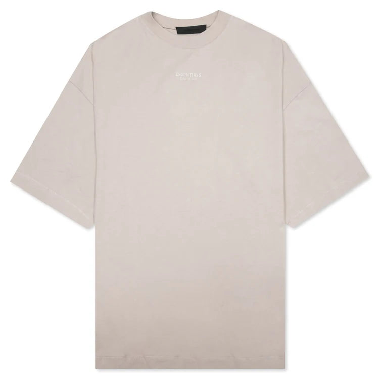 FEAR OF GOD ESSENTIALS
ESSENTIALS TEE - SILVER CLOUD